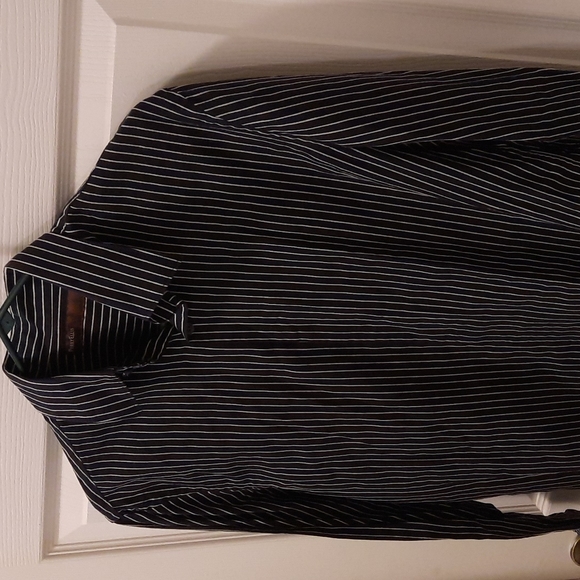 Perry Ellis button down shirt size: Medium - Picture 3 of 3